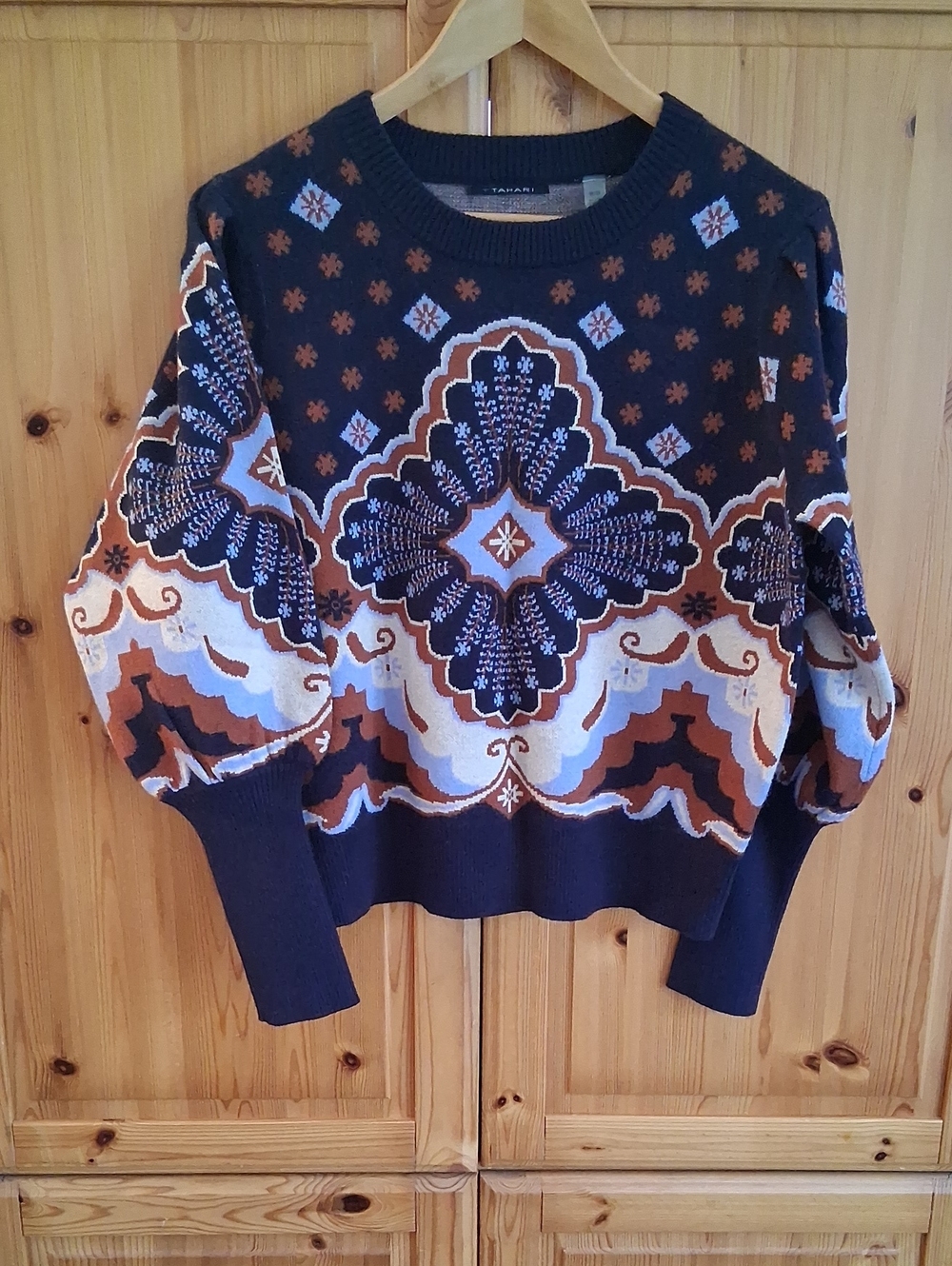 T Tahari Navy Rust Cream Medallion Pattern Balloon Sleeve Sweater Size M